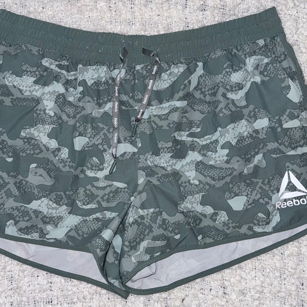 Reebok Women’s XXL Green Camo Athletic Shorts - Lined, Pockets - EUC!